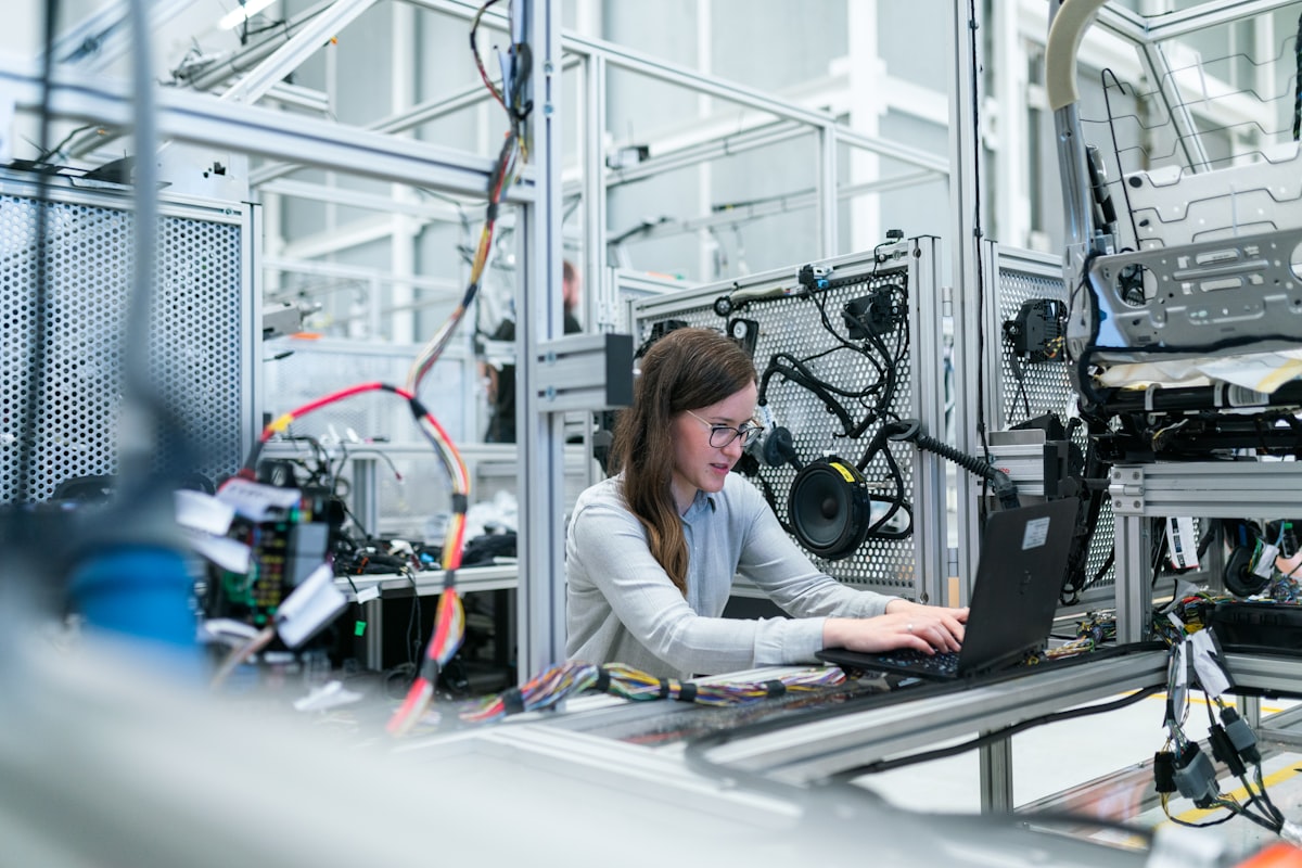 Manufacturing worker using UKG Ready workforce management and time tracking technology
